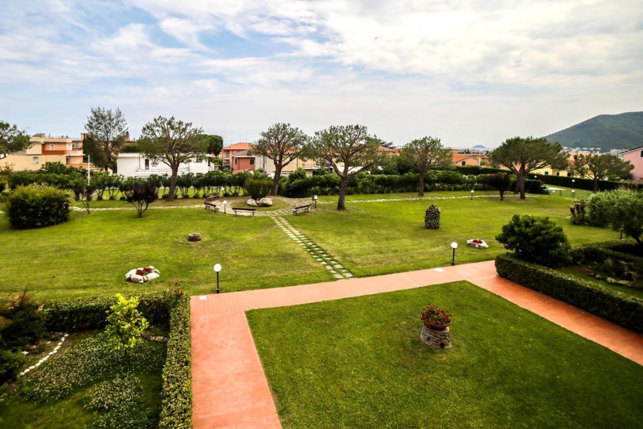 Апартаменты Zona Poeti - Relax In Piscina - Free Parking Лоано Экстерьер фото